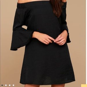 HP 💖 Day Out Black Off-the-Shoulder Shift Dress